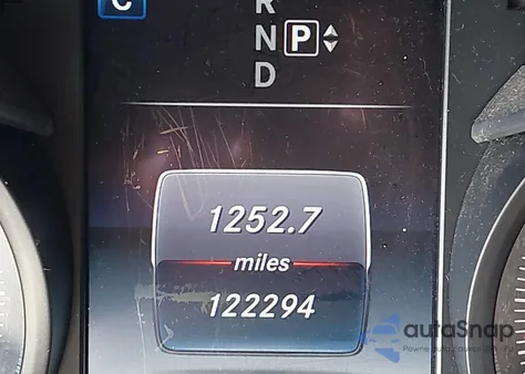 2015 Mercedes-Benz C 300 Sport 4Matic из США, поврежденный, VIN 55SWF4KB4FU034403